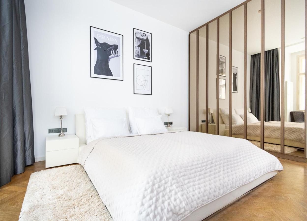Elegant Paris Ave Apartment With A Terrace Prague Exterior photo